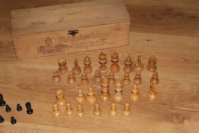 Figurki szachowe 2 komplety