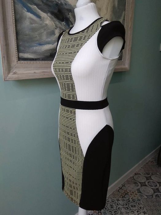 ołówkowa sukienka marki River Island roz. 34 bardzo ładna XS