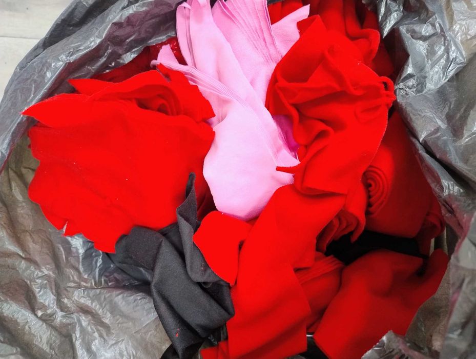 Обрізки тканини, швейні обрізки (ганчір'я (ветошь)