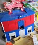 TOMY Stacyjkowo WALIZKA Walizeczka Wilson Centrum Dowodzenia LC54244