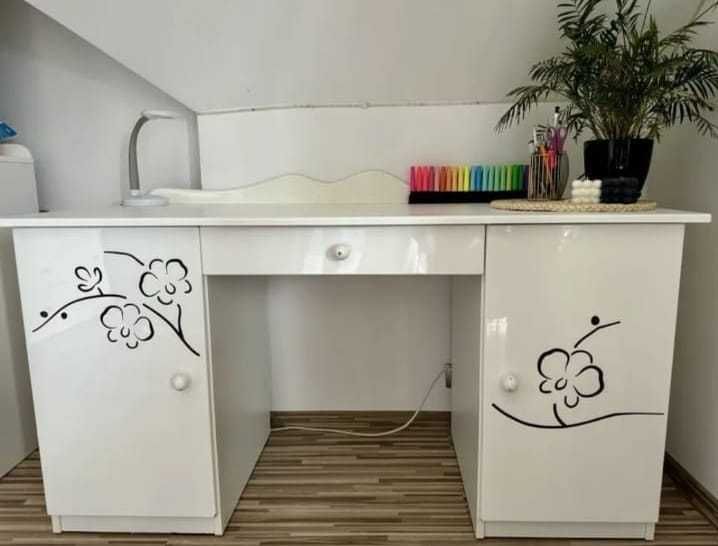 Zestaw mebli dziecięcych dla dziewczynki