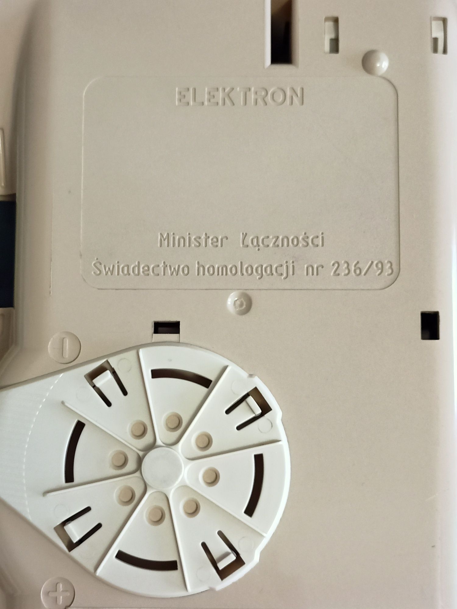Stary telefon stacjonarny - ELEKTRON