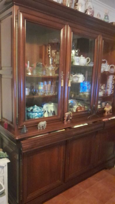 Vendo movel de sala em muito boas condicoes cerejeira maciça.