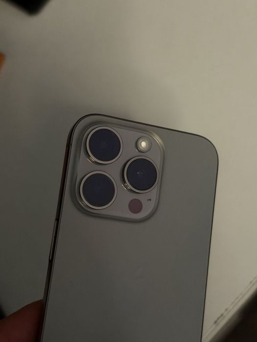 Iphone 15 Pro 92% baterii