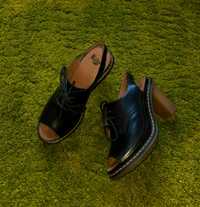 Туфли DR Martens Tara на каблуке кожаные с открытым носком Louboutin