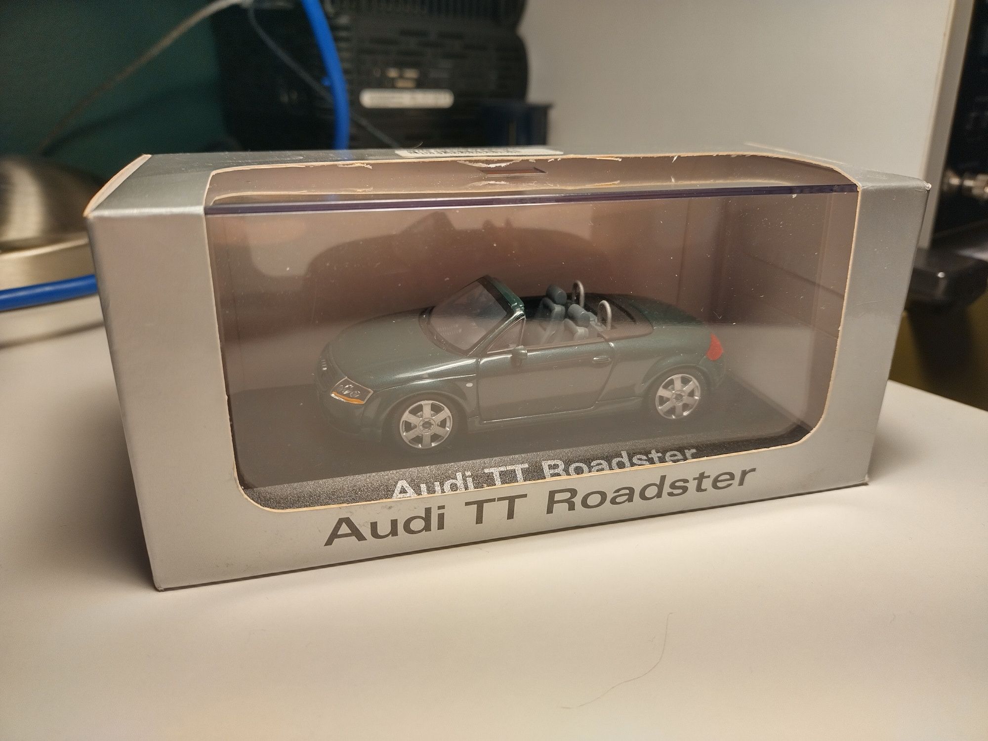 Audi TT Roadster 2000 1:43 Minichamps