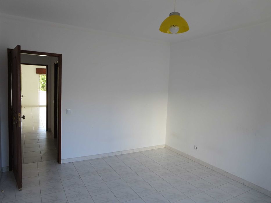 T2 Faro - central com muita luz e boas áreas