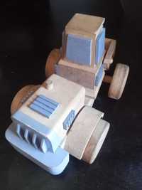Carro (tractor) em madeira