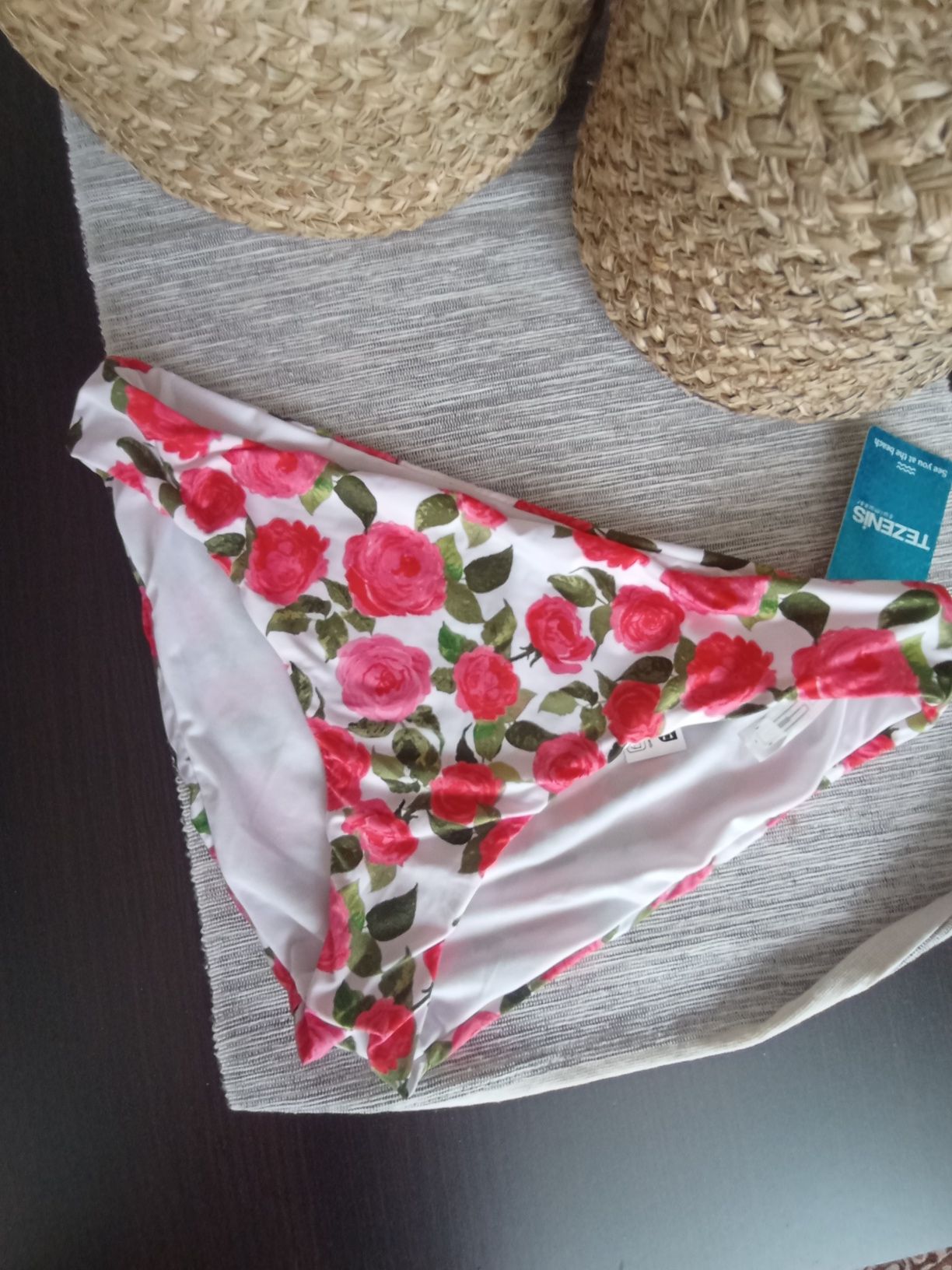 Nowe majtki od stroju kąpielowego w róże Tezenis L nowe