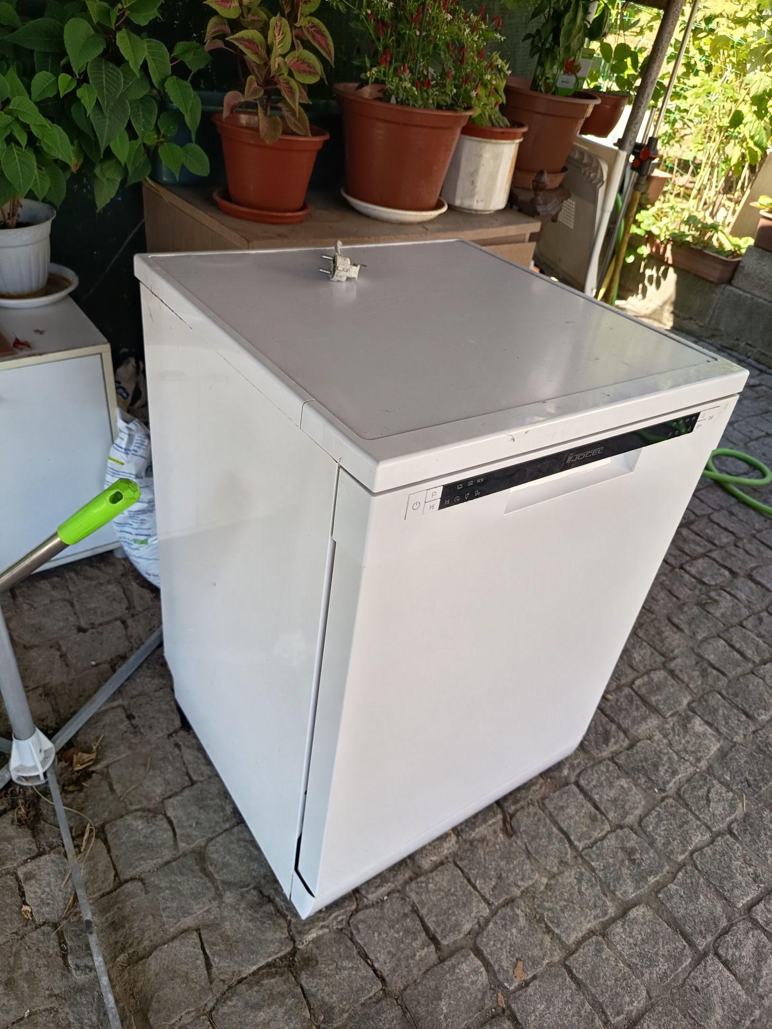 Máquina de lavar a louça Jocel em branco