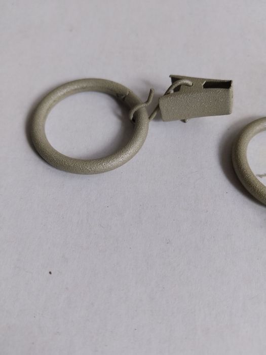 Metalowe kółka z żabkami do karniszy 20 sztuk