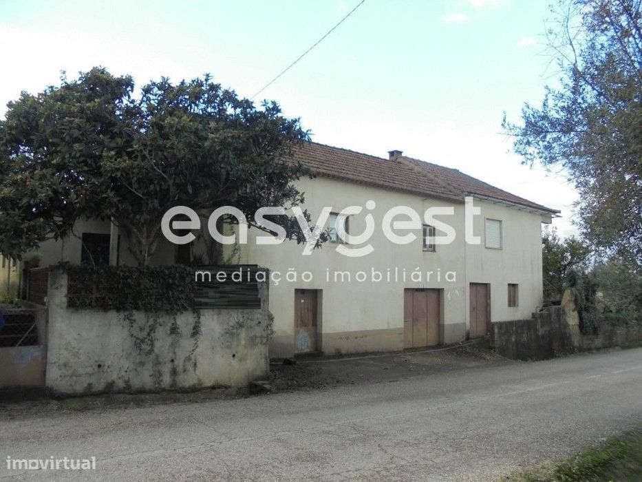 Moradia Isolada T3 localizada na vila de Ferreira do Zêzere.