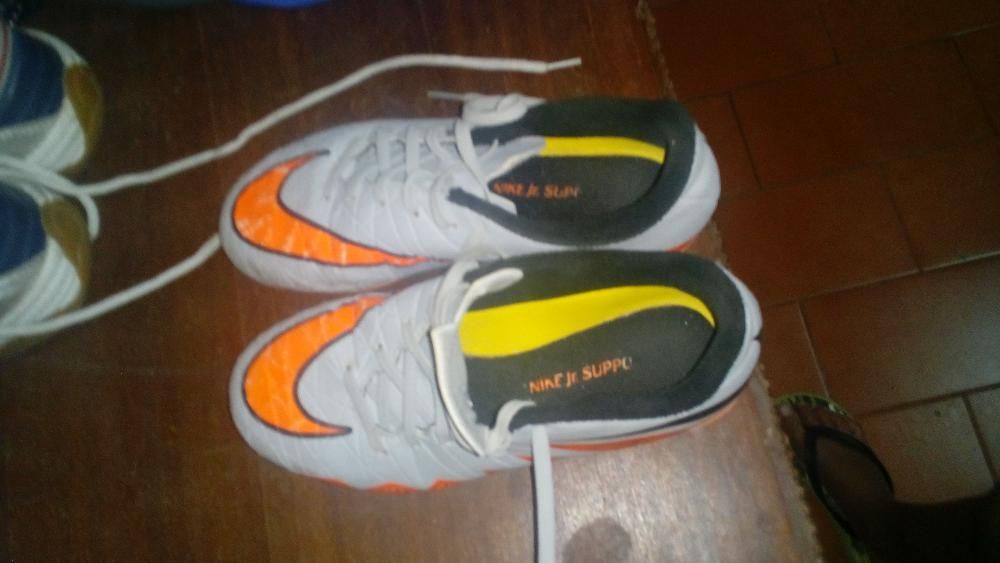 Desporto chuteiras de criança