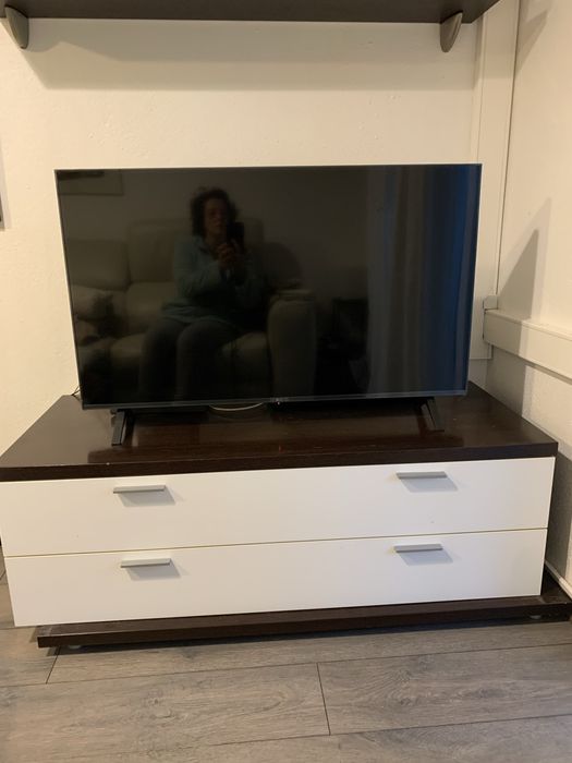 Movel para TV com 2 prateleiras . Madeira Vegwe