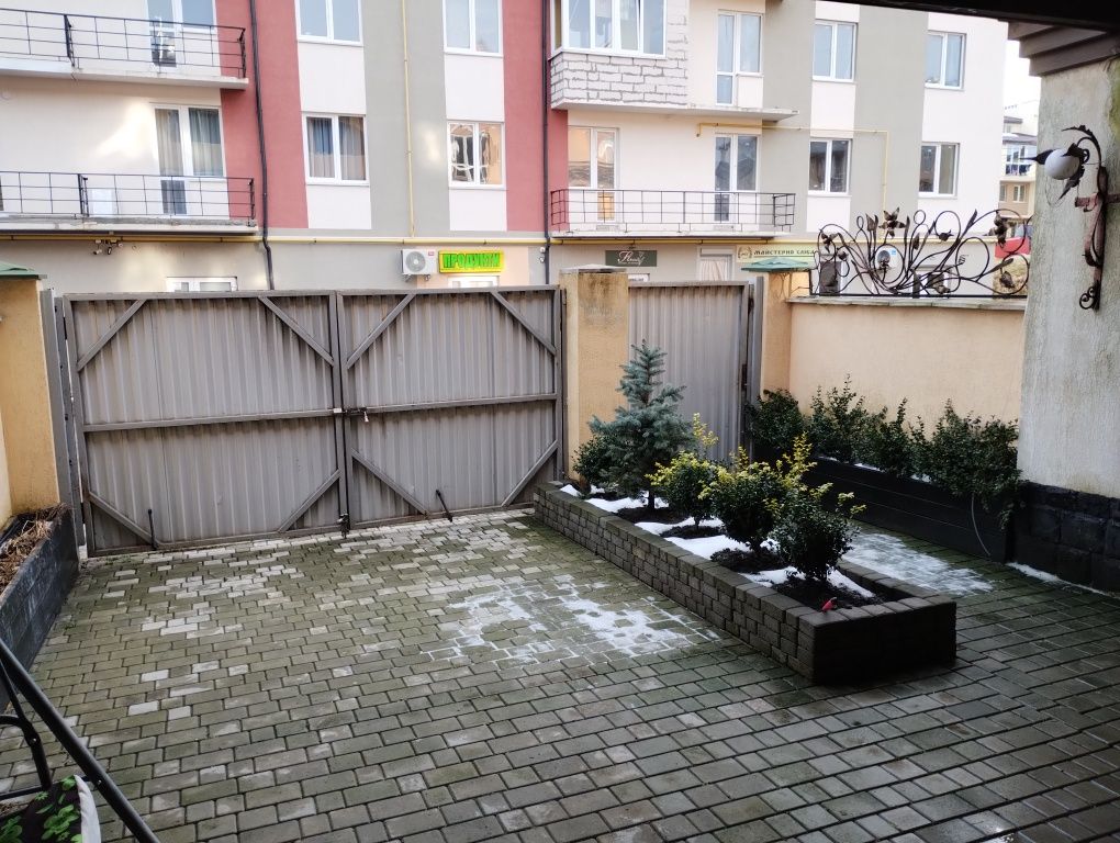 Продам котедж з ремонтом та меблями 160 м², 4 кім., Ременів Терміново