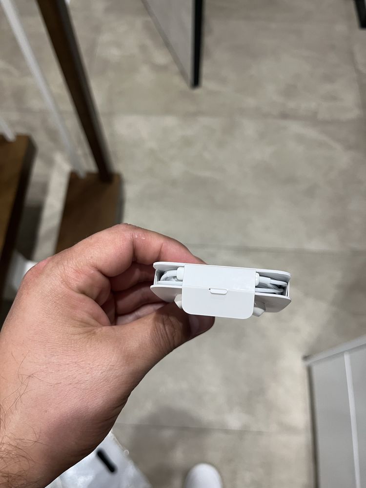Продам нові навушники провідні apple