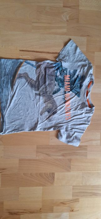 Koszulka dinozaur 122/128 hm,tshirt chlopak 122/128 hm