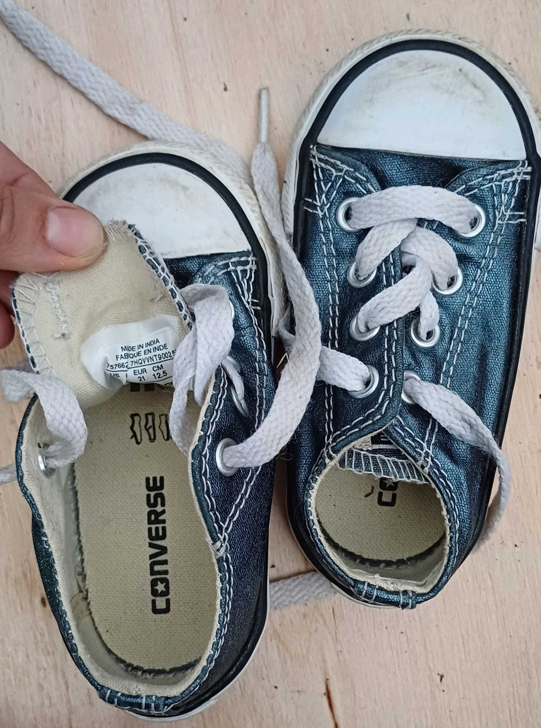 Sapatilhas e sapato
