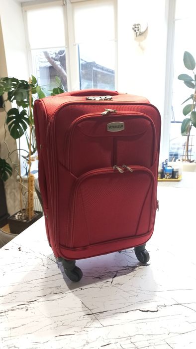 Чемодан на колёсиках