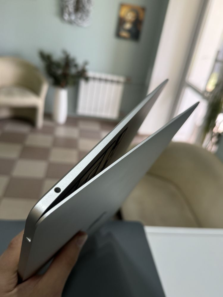 MacBook Air (M1, 2021) Silver, 256gb как новый