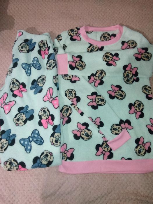 Піжама , джинси , світерок дуже хороша якість