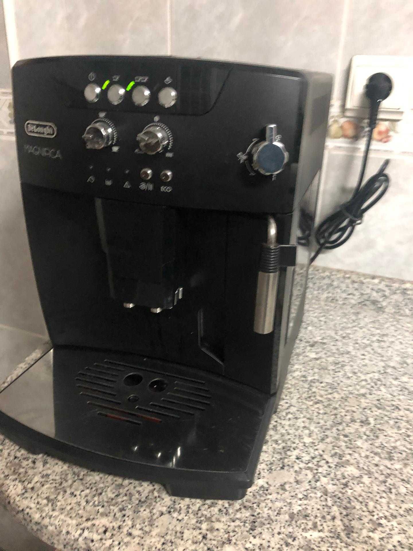 DeLonghi Magnifica Máquina Café