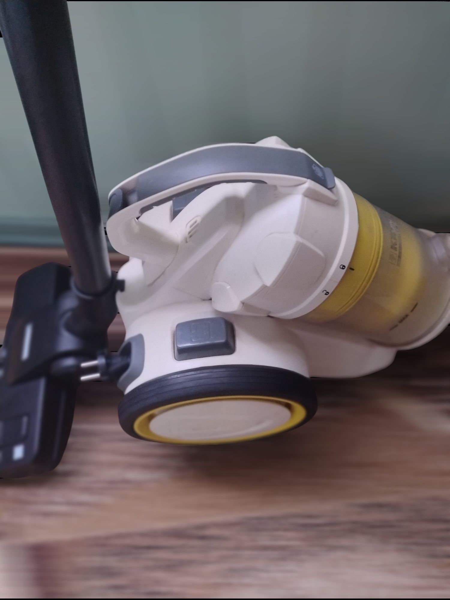 Пилосос KARCHER VC 3 (1.198-051.0)