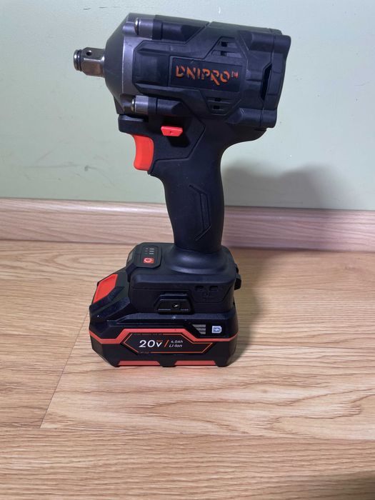 Dnipro-M DTW-201BC Compact Акумуляторний гайковерт + акб