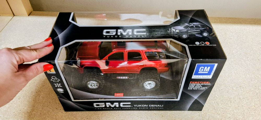 Nowe GMC Yukon Denali skala 1:24 zdalnie sterowane