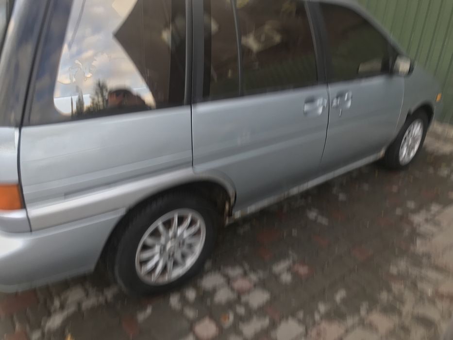 Ніссан прерия 2.0 газ/бензин