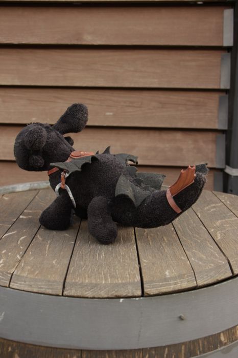Jak wytresować smoka Szczerbatek maskotka How to train your dragon