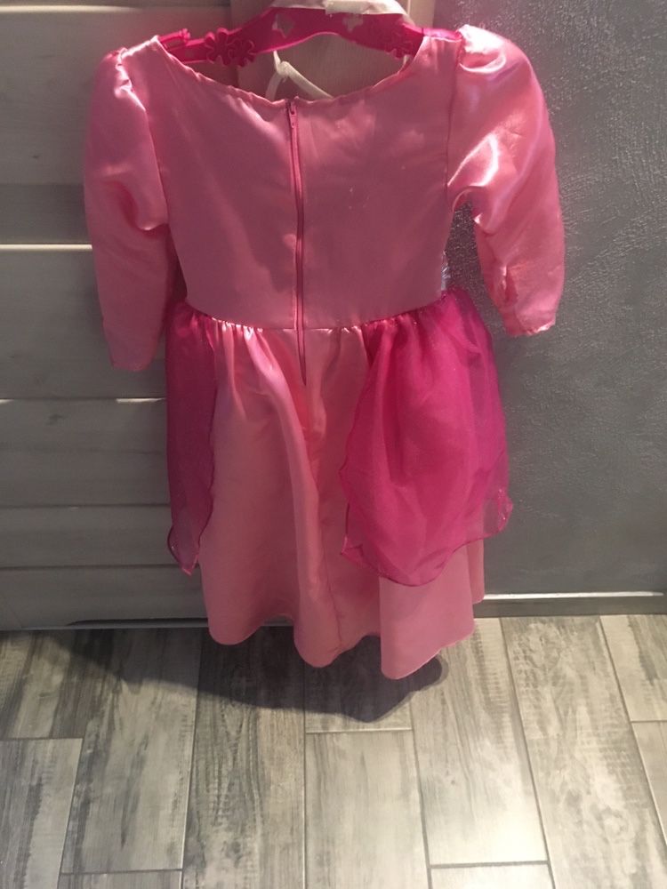 Sukienka Barbie i naszyjnik