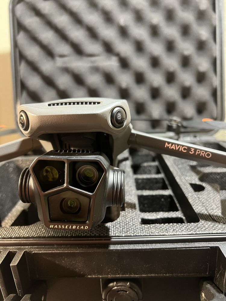 DJI Mavic 3 Pro (кейс+пульт+3 акуми)