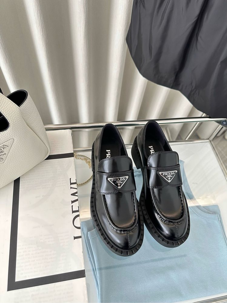 Лофери  Prada..,