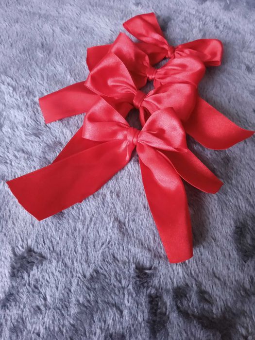 Czerwone kokardki dekoracyjne z wstążki; 4 sztuki