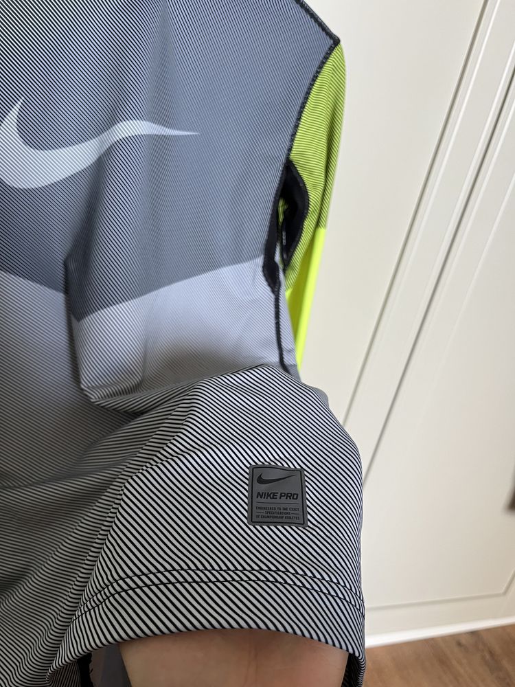 Компресійний термо лонгслів Nike Pro hyperwarm (М розмір, Оригінал)