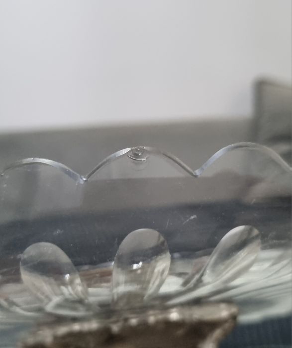 Posrebrzana i sygnowana patera z postacią kobiety i 2 dzieci, secesja