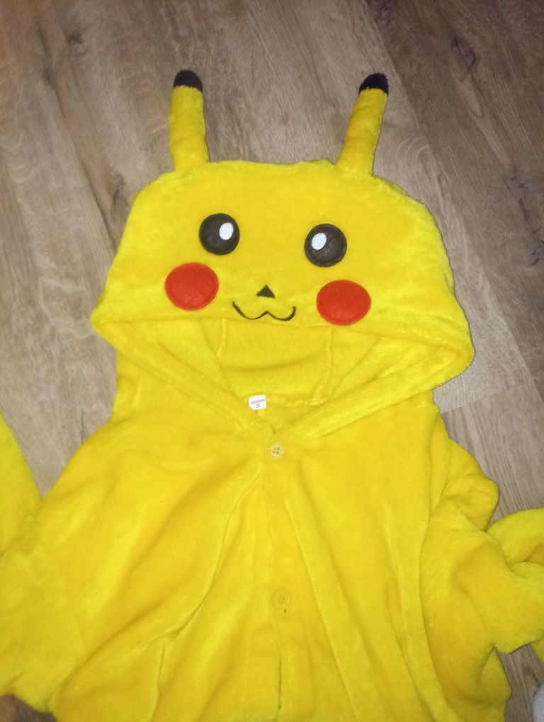 Stroj,kombinezon Pikaczu