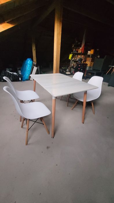 Zestaw: Stół skandynawski + 4 krzesła – stylowy komplet