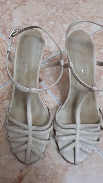 Sapatos de senhora, creme da Arezzo