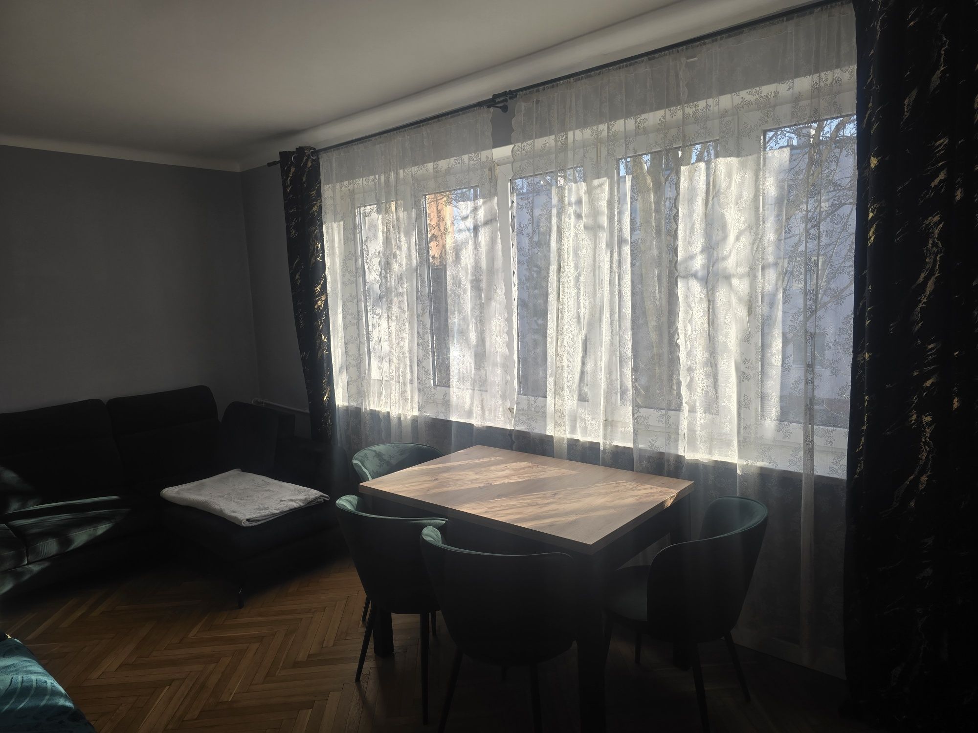 Stol salon 4 krzesła