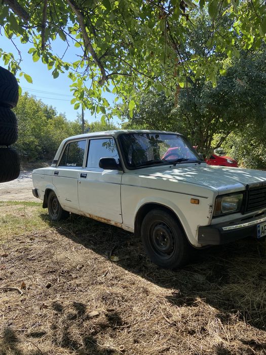 Ваз 2107 на полном ходу газ бензин 2005 белого цвета