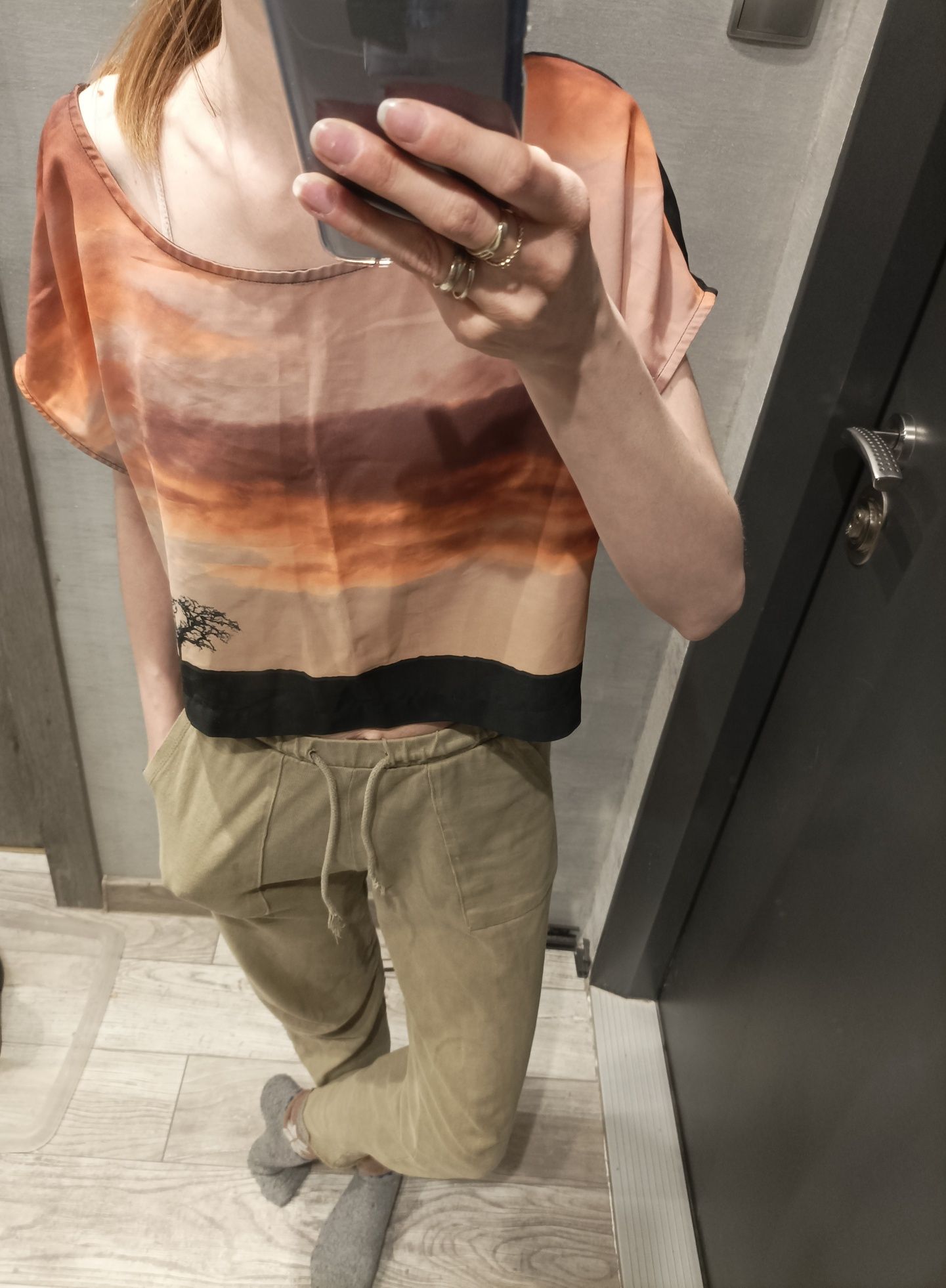 Luźna bluzka oversize h&m divided z pejzażem alternative y2k