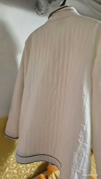 Śliczna biała kurtka