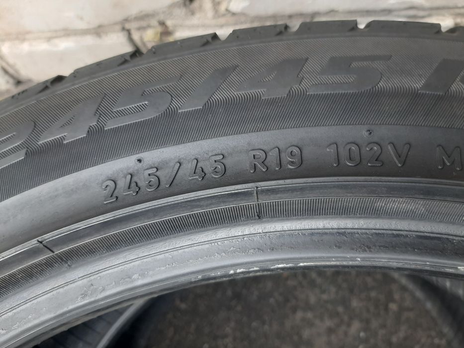 Шини б/у 245/45R19 Pirelli зима 2 шт.