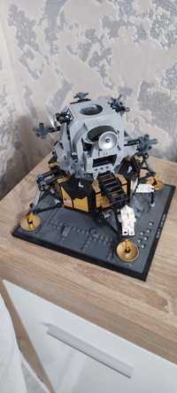 LEGO Creator Expert 10266
- посадковий модуль НАСА "Аполлон-11".