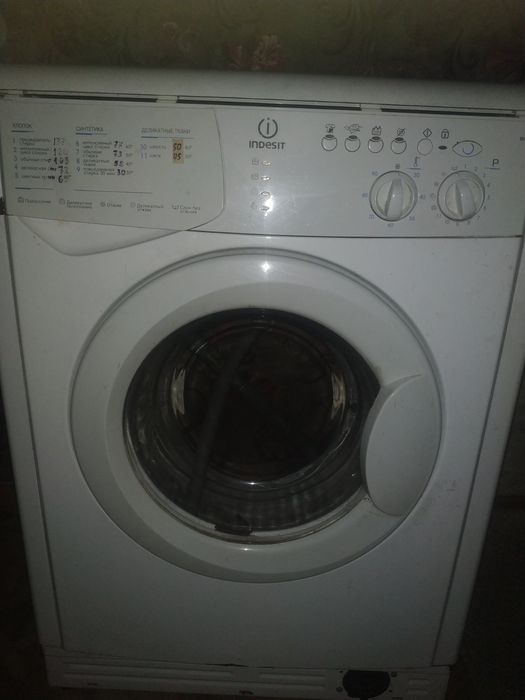Продам стиральную машину Indesit wisl 92 (csi)