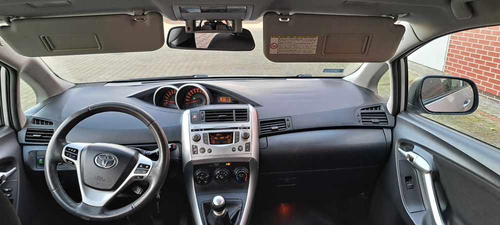 Toyota Verso 2010 rok 1.8 Gaz  Model po liftingu7 miejsc 6 biegów