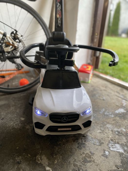 Дитячий електромобіль - толокар на акумуляторі, з пультом