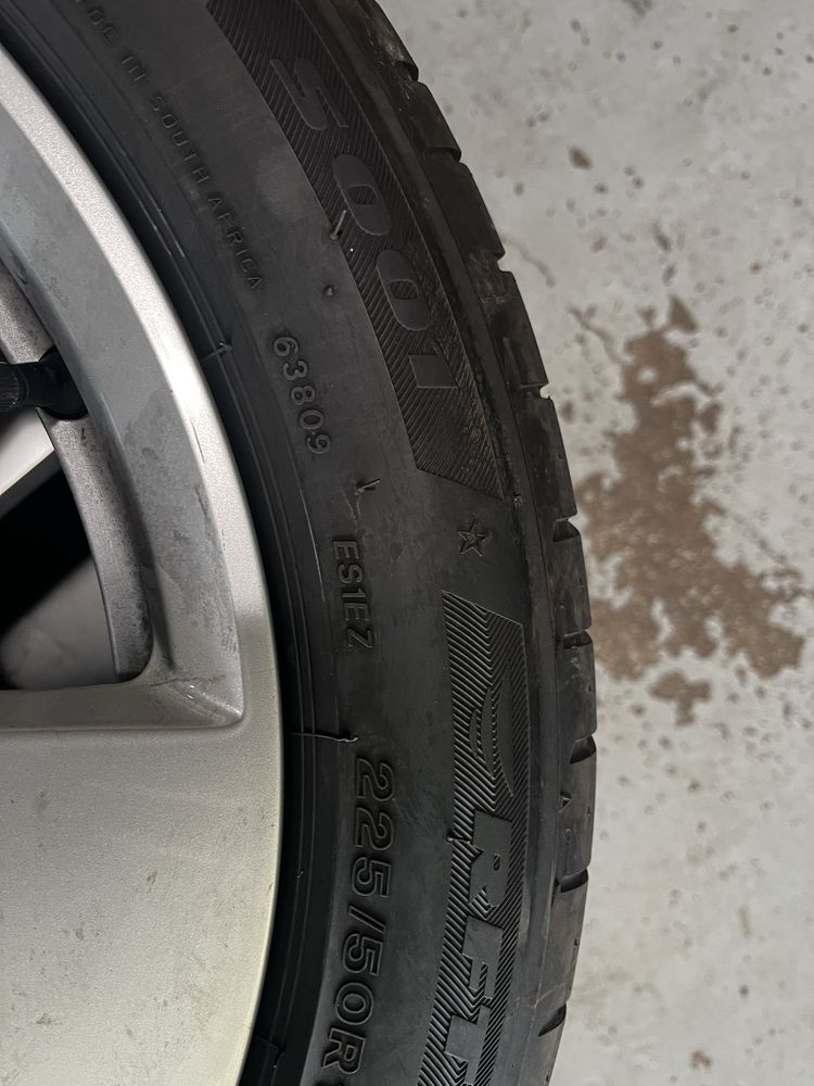 Jantes Audi 17 c/ pneus 225/50/17 RFT